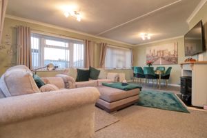 Lounge/Diner- click for photo gallery